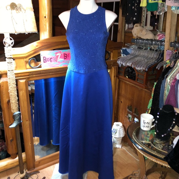 Formal Dress - Absolutely stunning - Picture 4 of 15